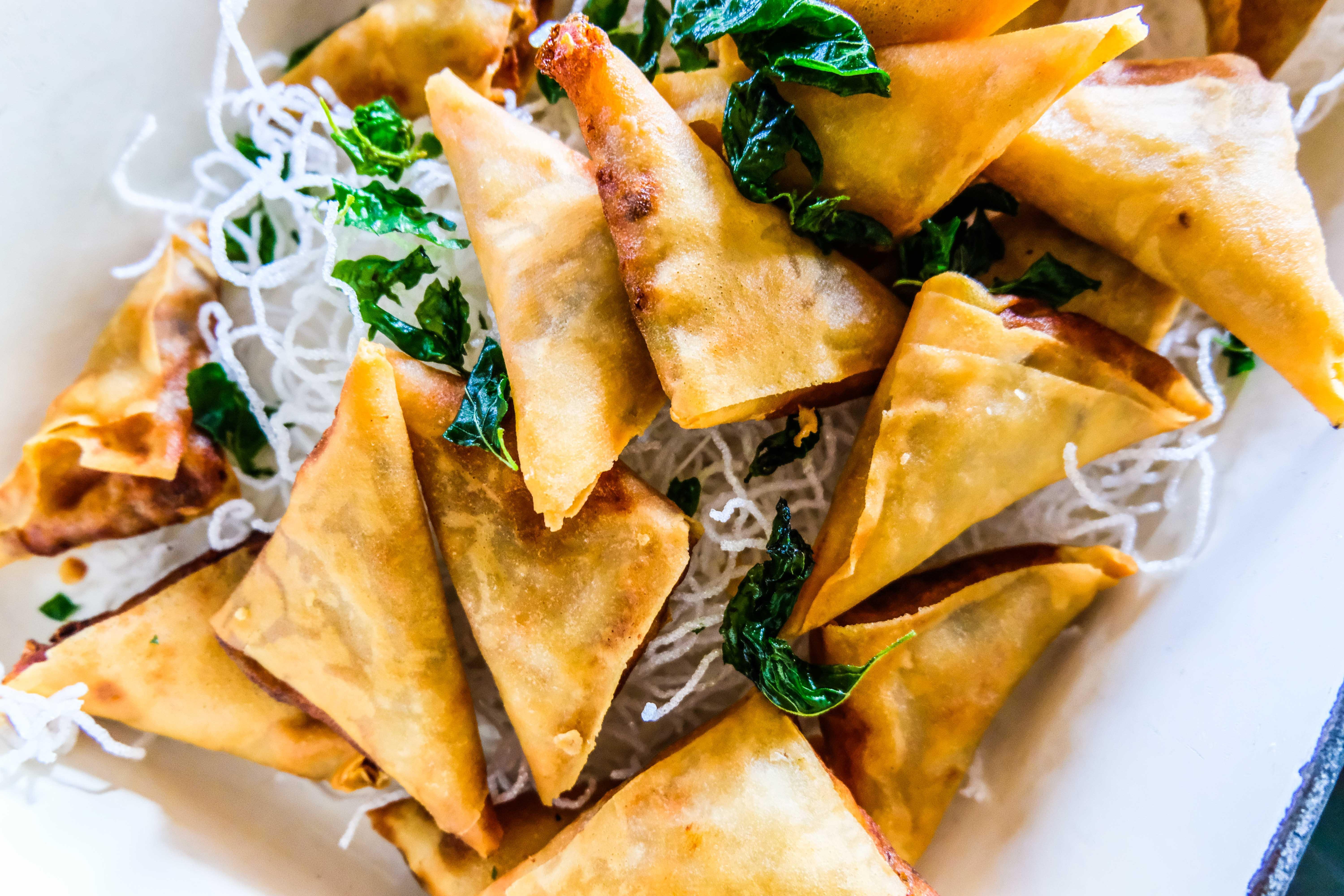 Hotel Indigo Bangkok Wireless Road By Ihg Exteriör bild Crab rangoon
