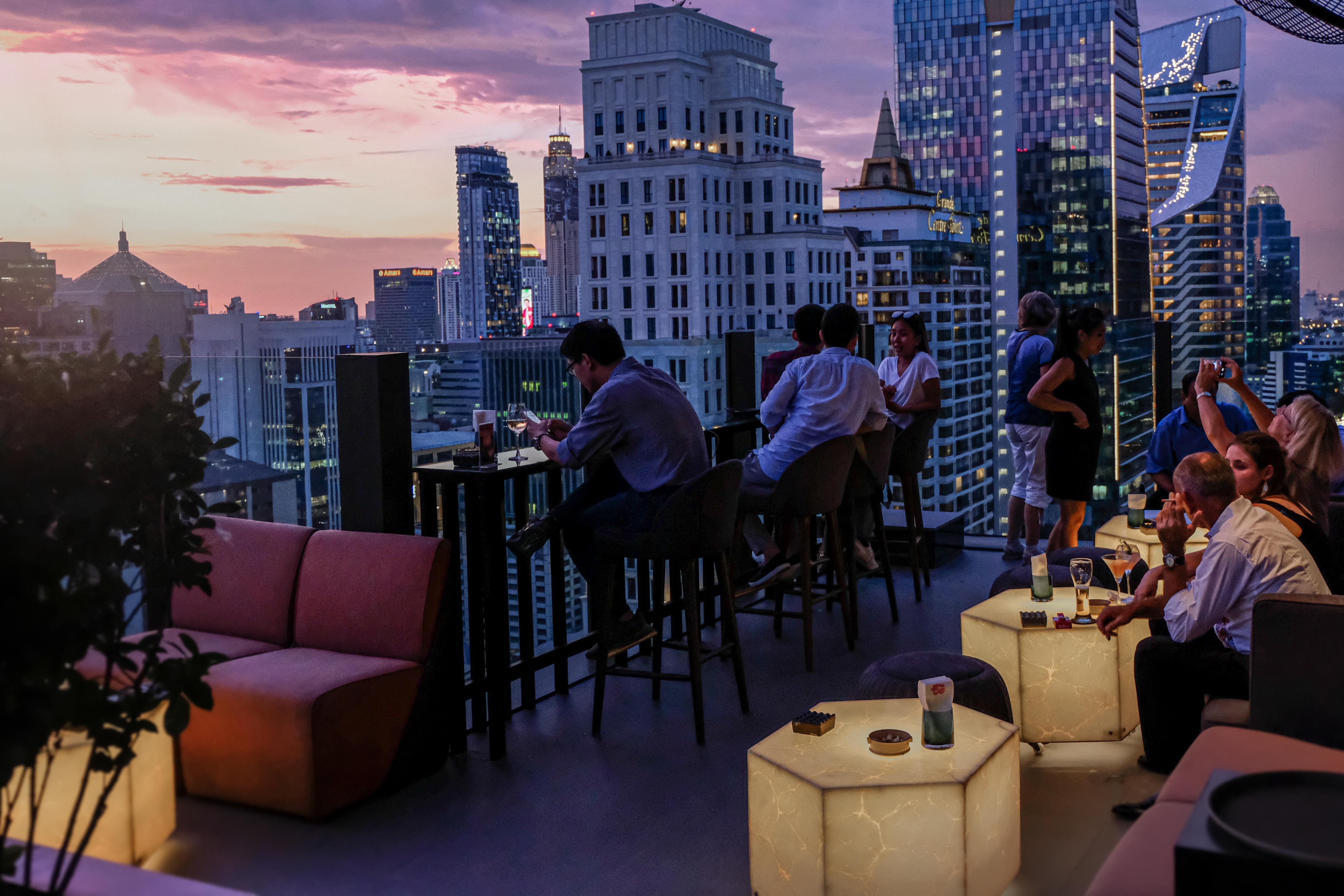 Hotel Indigo Bangkok Wireless Road By Ihg Exteriör bild The 137 Pillars Hotel Rooftop Bar