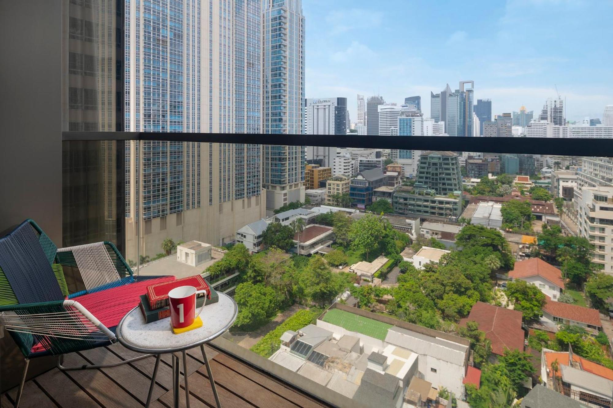 Hotel Indigo Bangkok Wireless Road By Ihg Exteriör bild View from the balcony of a typical apartment